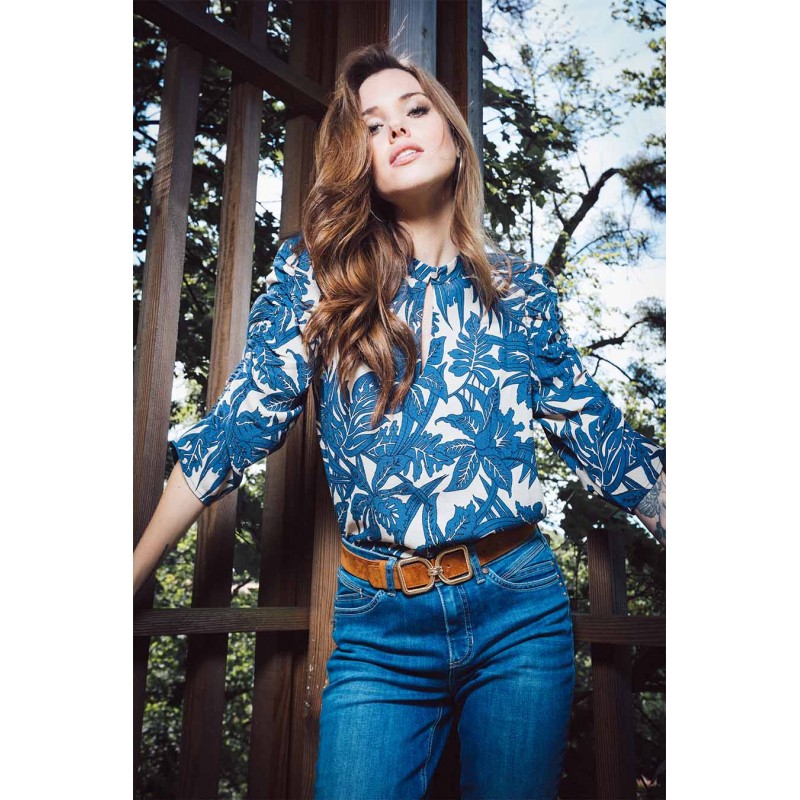 Blouse à manches gigot imprimé bleu et écru
