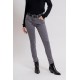 Pantalon coupe slim galbante coloris gris