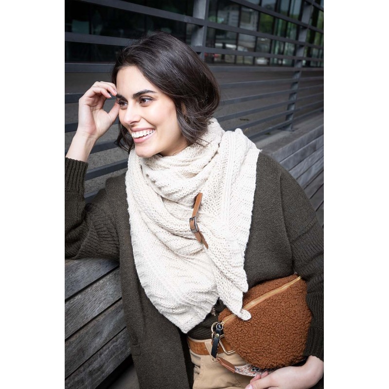 Triangle en maille beige et lien similicuir