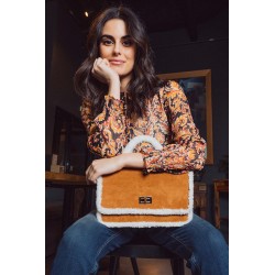 Sac forme cartable rectangulaire suédine camel et fausse fourrure