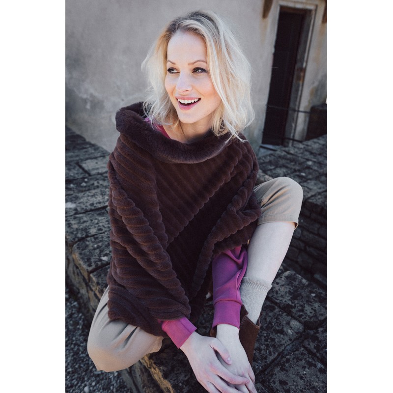 Poncho en fausse fourrure marron