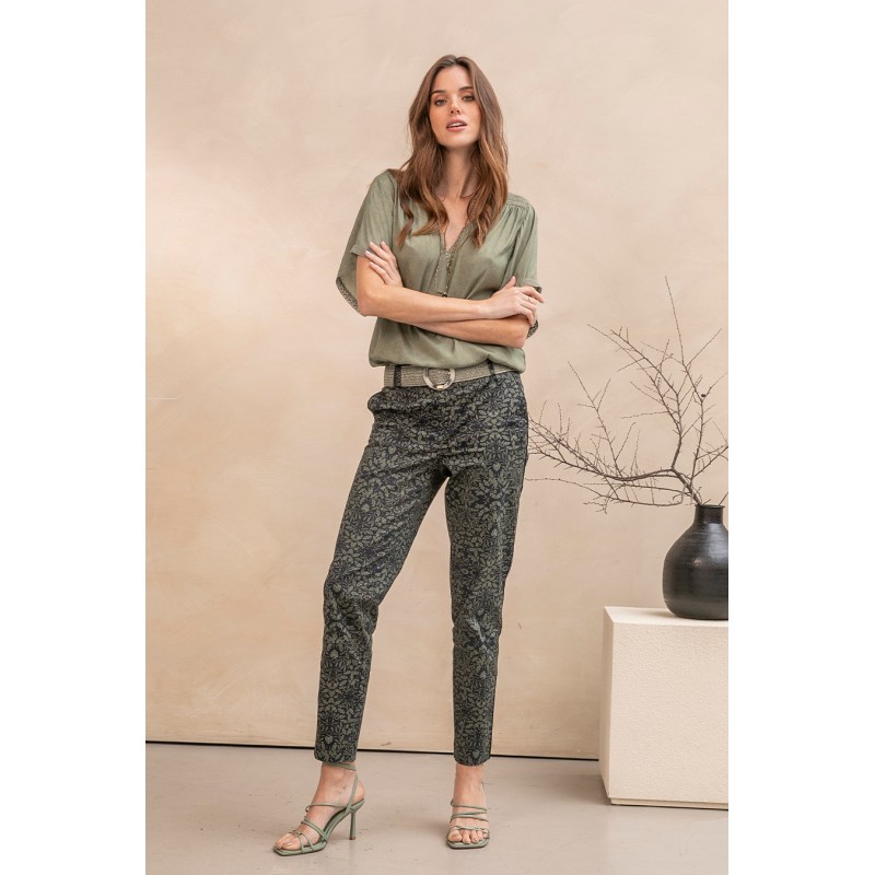 Pantalon coupe cigarette imprimé fleuri bleu et kaki