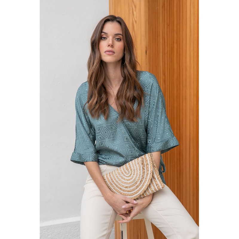 Blouse satinée esprit kimono coloris lagon