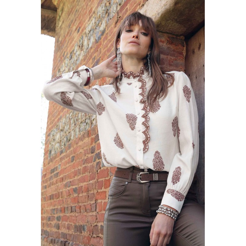 Chemise esprit jabot et imprimé choco
