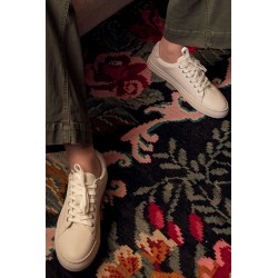 Sneakers aus cremefarbenem Leder