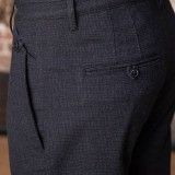 Pantalon droit en stretch à carreaux bleu marine