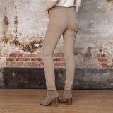 Pantalon slim marron effet push up en gabardine stretch