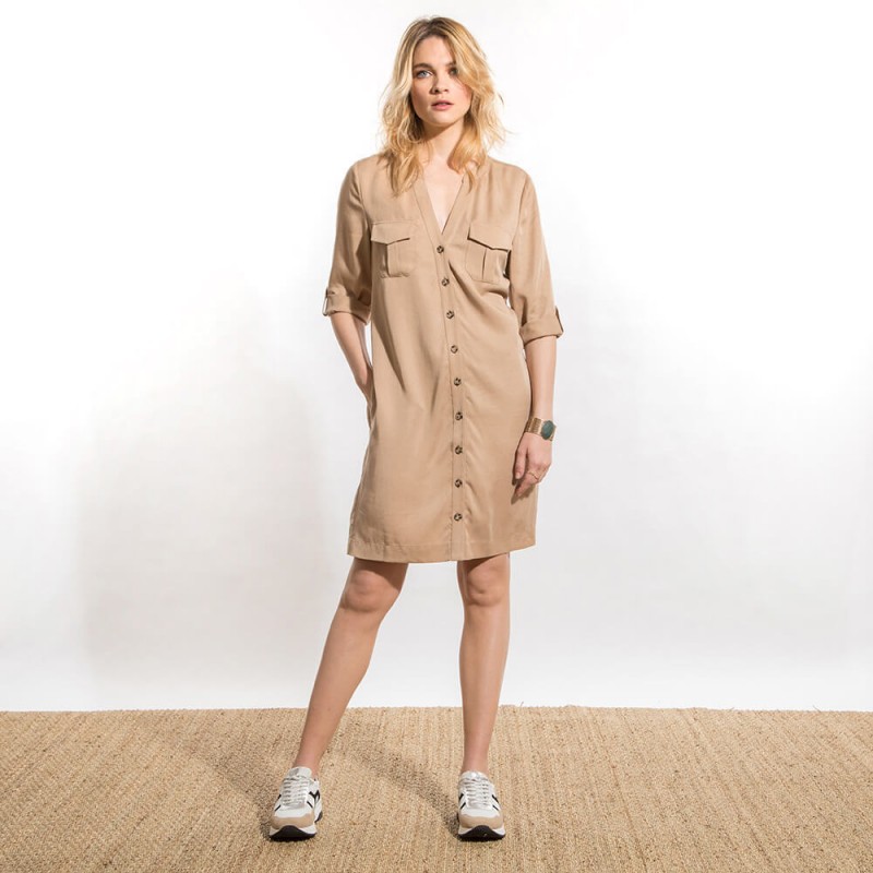 robe beige droite