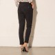 Pantalon noir coupe carotte et poches décoratives