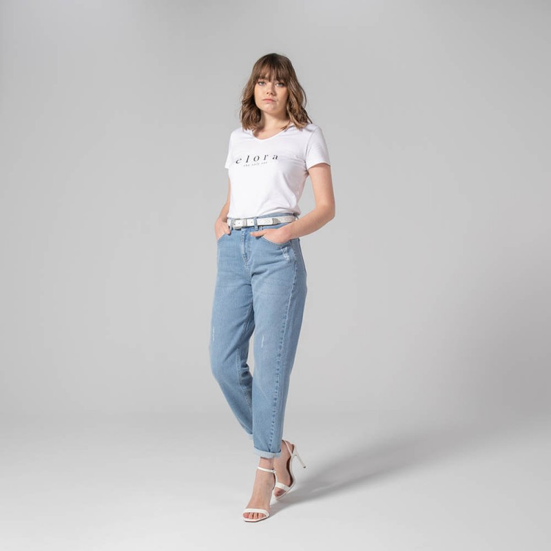 Very light blue mom jeans in responsible cotton
