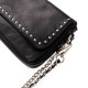 Pochette noire cloutée en cuir souple et grainé