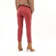 Pantalon coupe slim taille basse teinture vintage cerise